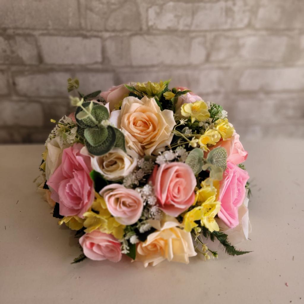 Alugue Arranjo de Flor Artificial Mesclado M - Amarelo, Branco E Rosa - Tallentos Decorações 