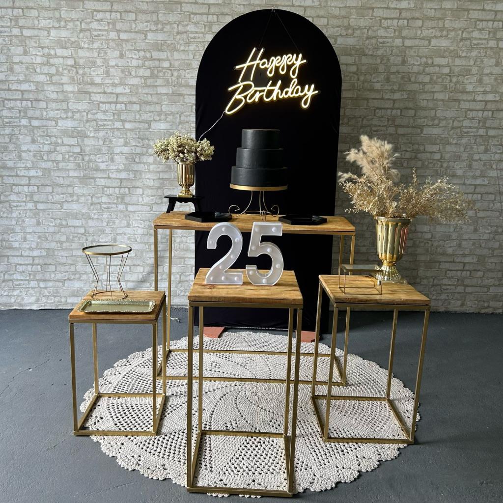 Alugue Tema Para Festa Decoração Happy Preto Tecido ( Modelo 2 ) - Tallentos Decorações 