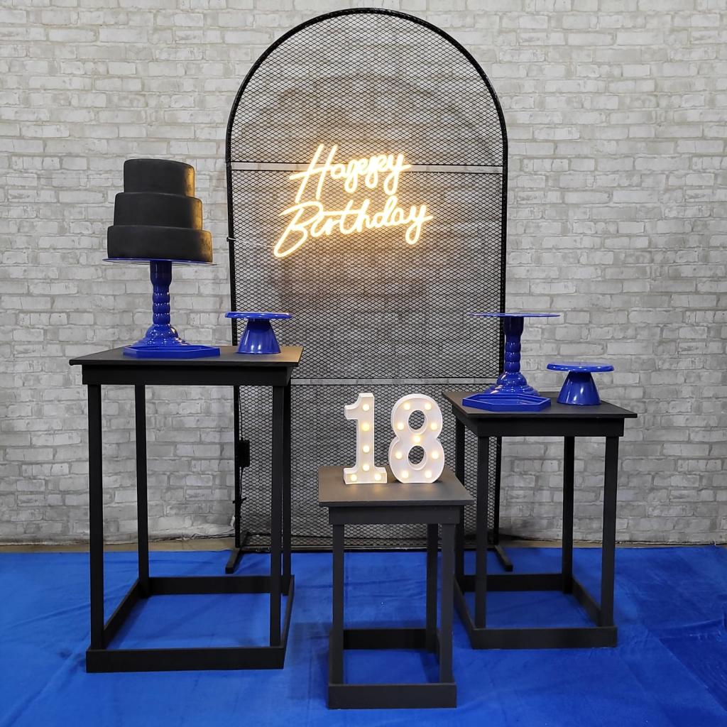 Alugue Tema Para Festa Decoração Happy Preto Tecido ( Modelo 1 ) - Tallentos Decorações 