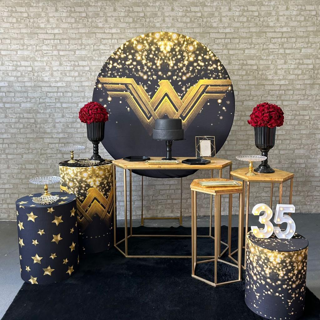 Alugue Tema Para Festa Decoração Mulher Maravilha Tecido ( Modelo 3 ) - Tallentos Decorações 