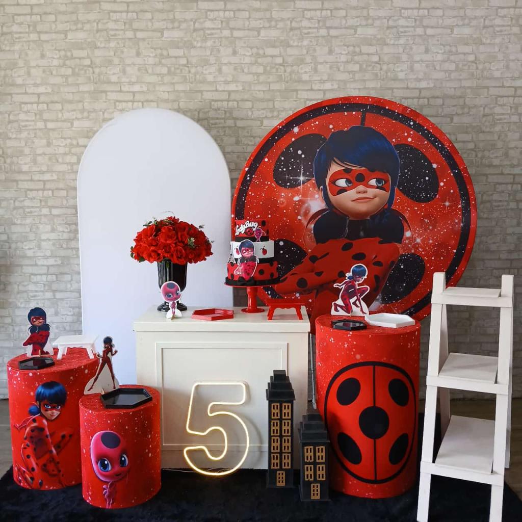 Alugue Tema Para Festa Decoração Lady Bug Tecido ( Modelo 4 ) - Tallentos Decorações 