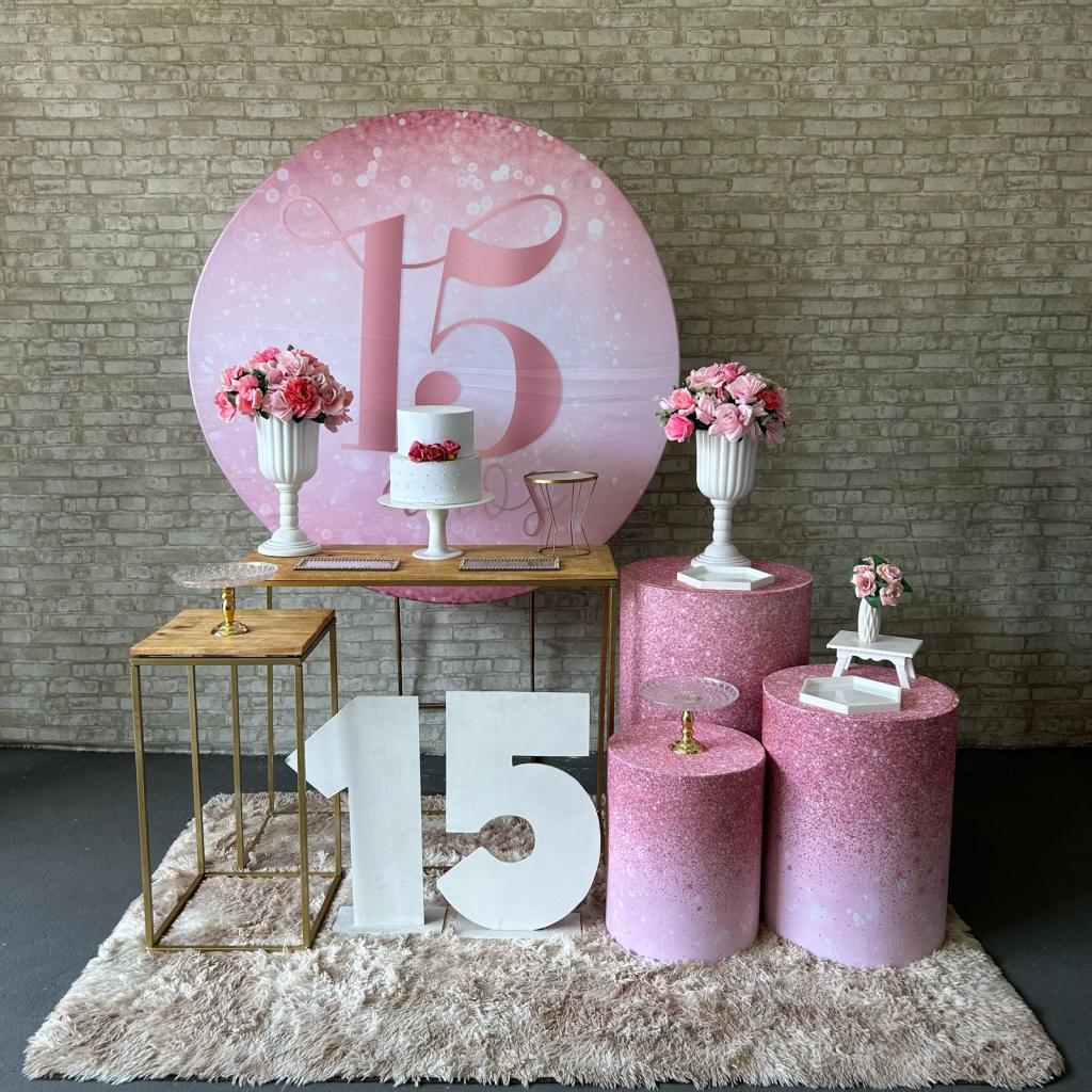 Alugue Tema Para Festa Decoração Rosa Tecido ( Modelo 3 ) - Tallentos Decorações 