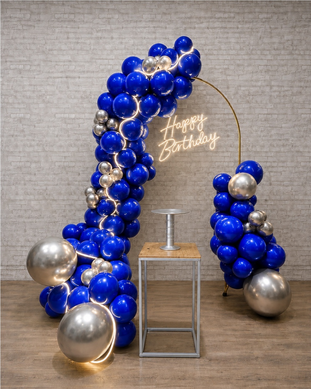 Alugue Tema Para Festa Decoração Happy- Azul Com Prata Acompanha Balão - Tallentos Decorações 