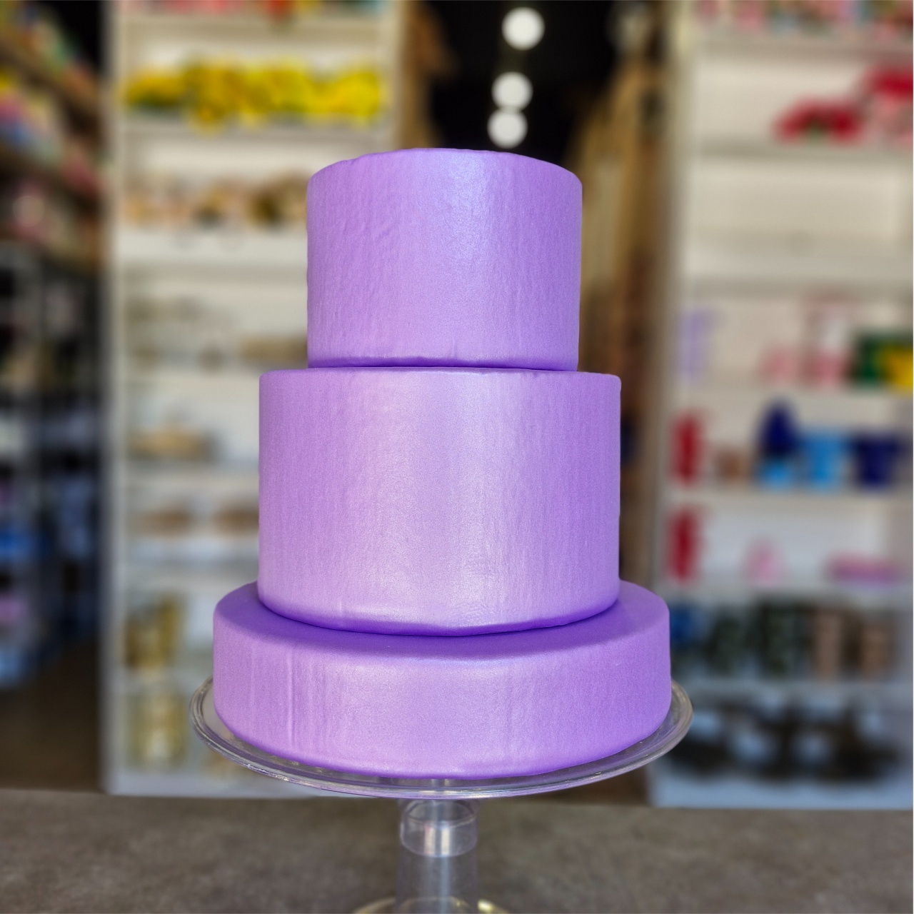 Alugue Bolo Fake Lilás 3 Andares - Tallentos Decorações 