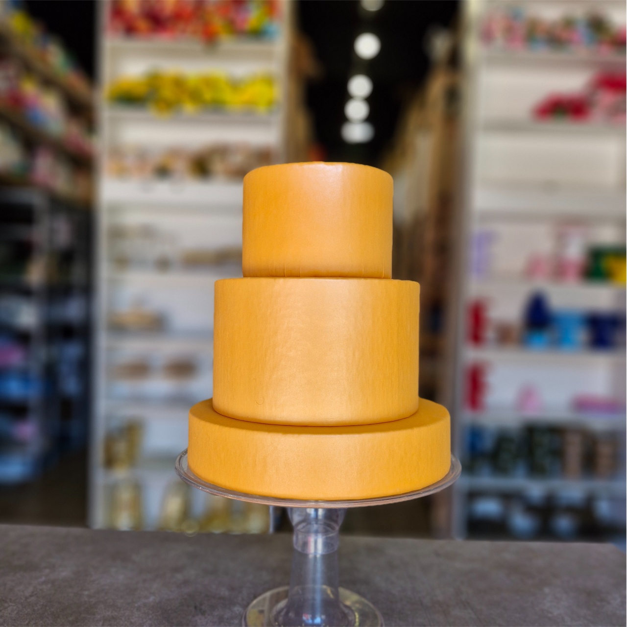 Alugue Bolo Fake Laranja 3 Andares - Tallentos Decorações 
