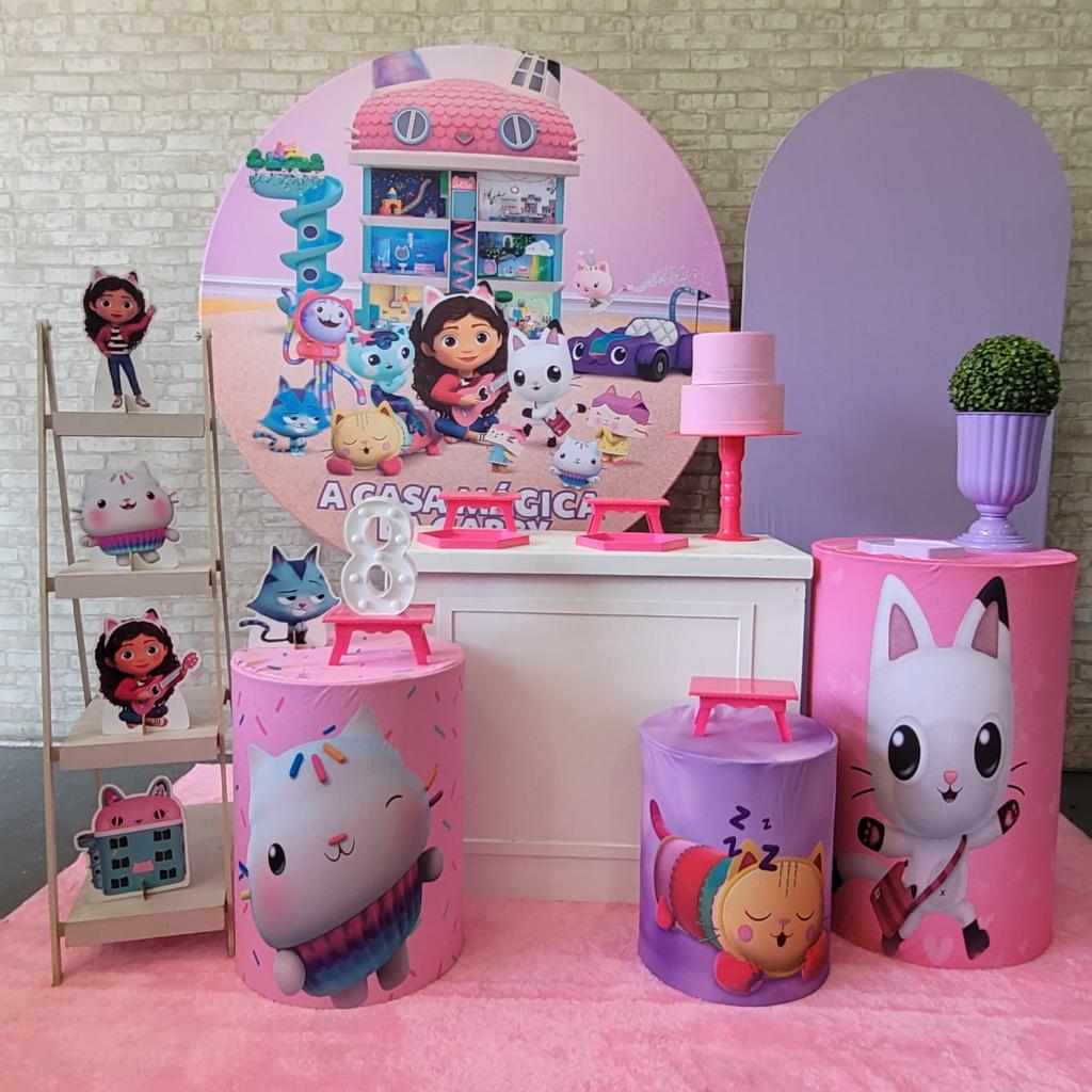 Alugue Tema Para Festa Decoração A Casa Mágica da Gabby Tecido ( Modelo 3 ) - Tallentos Decorações 