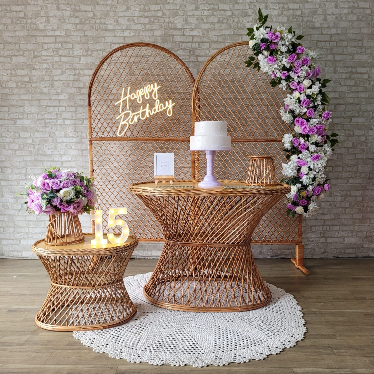 Alugue Tema Para Festa Decoração Happy Lílas Com Vime ( Modelo 1 ) - Tallentos Decorações 