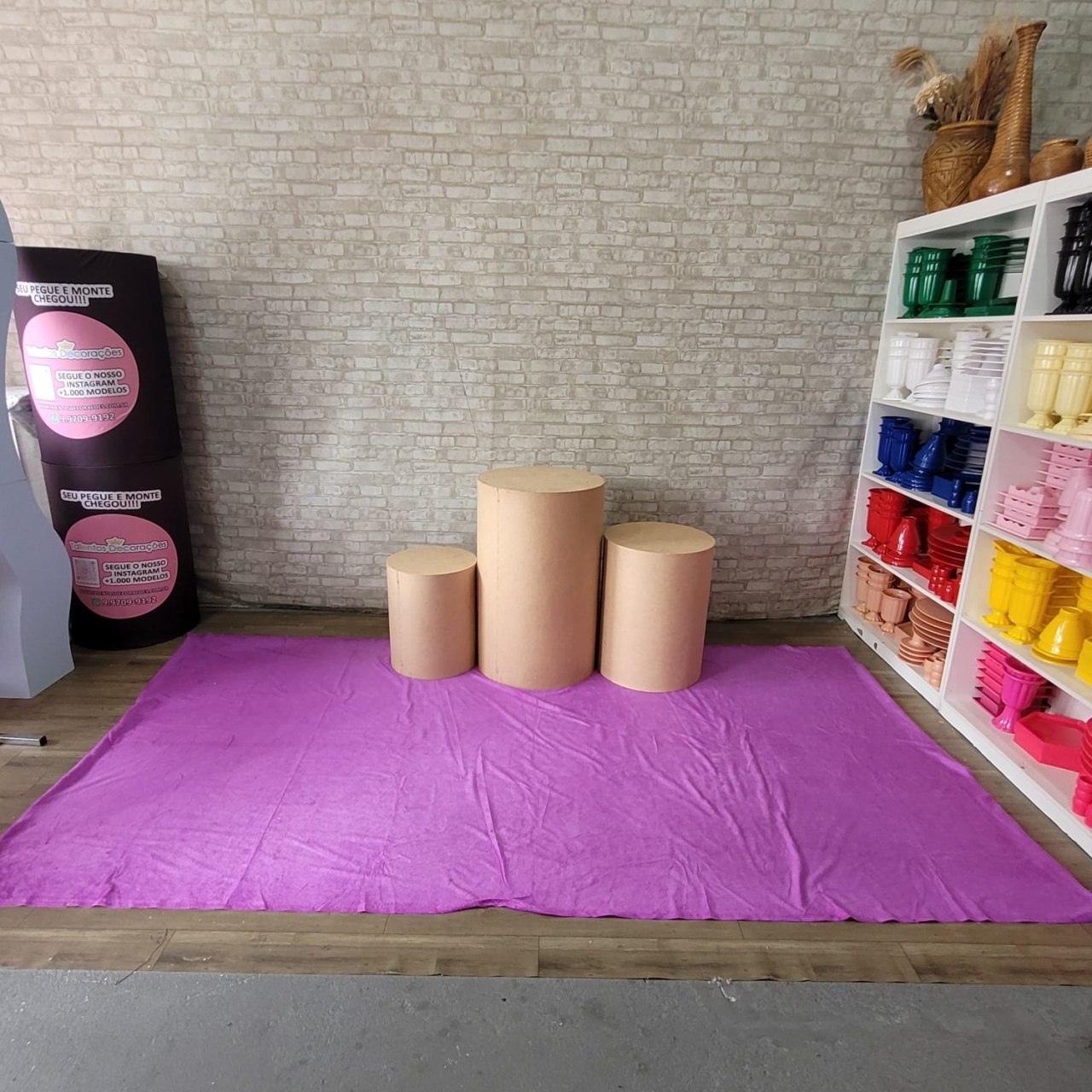 Alugue Tapete Aveludado - Magenta - Tallentos Decorações 