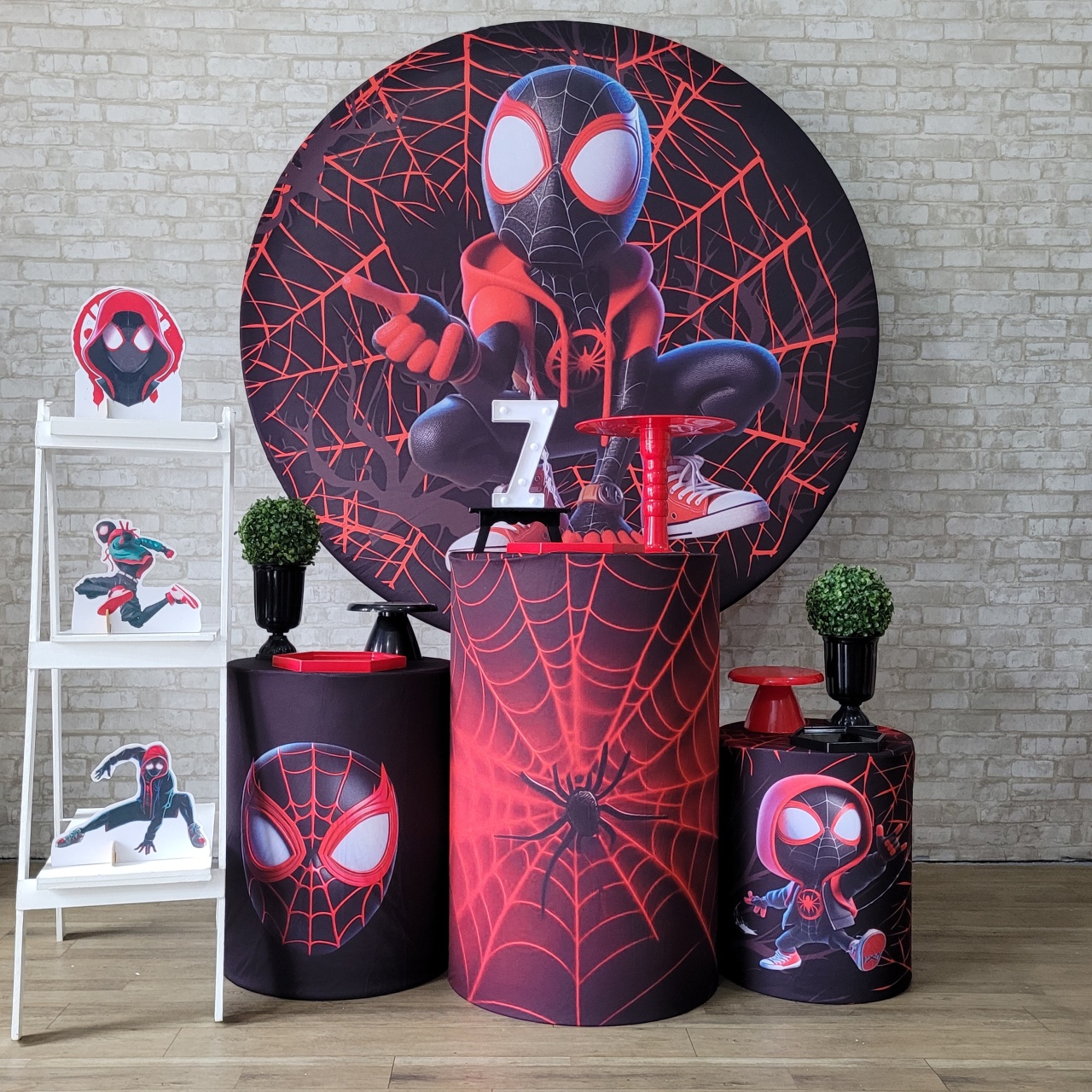 Alugue Tema Para Festa Decoração Miles Morales Tecido ( Modelo 2 ) - Tallentos Decorações 