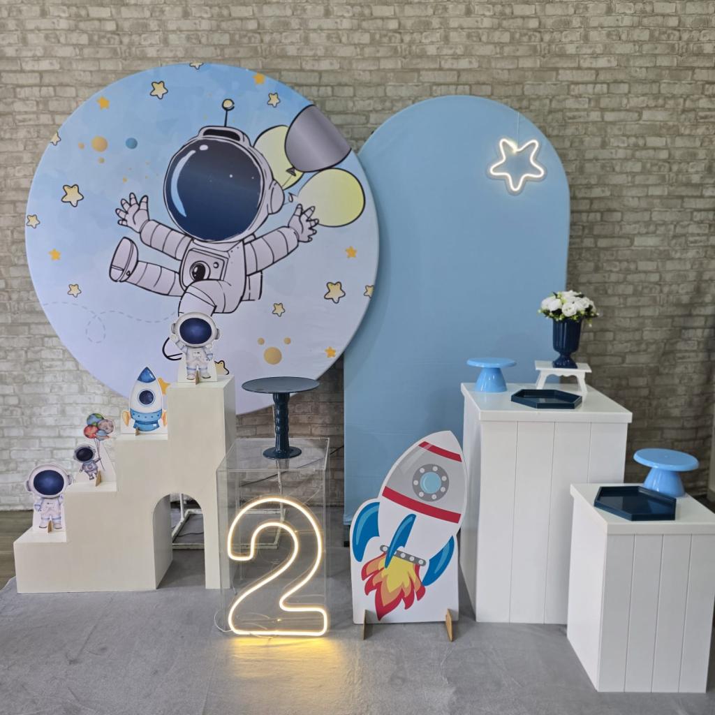 Alugue Tema Para Festa Decoração Astronauta Tecido ( Modelo 3 ) - Tallentos Decorações 