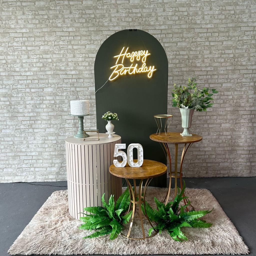 Alugue Tema Para Festa Decoração Happy Verde Militar Tecido ( Modelo 1 ) - Tallentos Decorações 