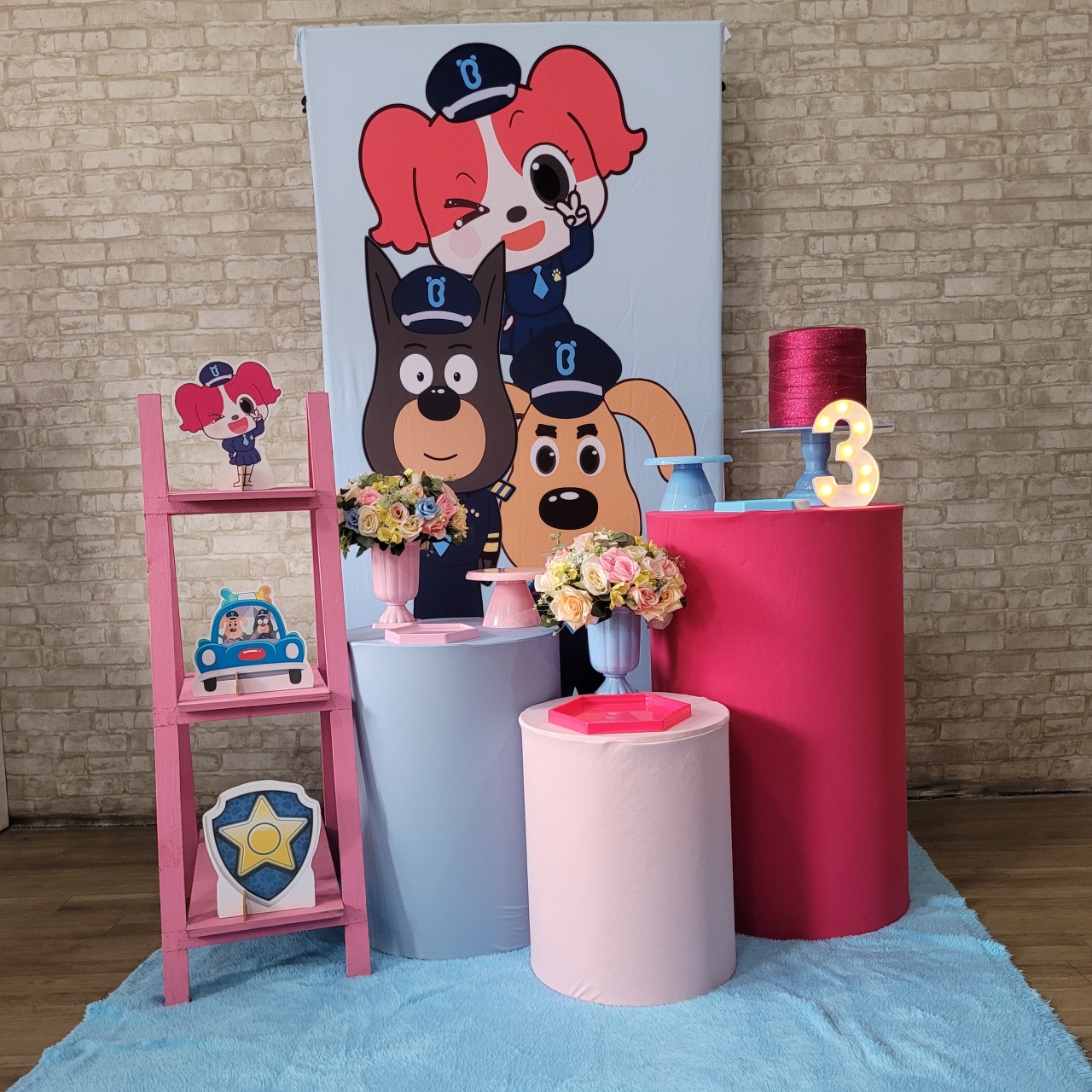 Alugue Tema Para Festa Decoração Detetive Ladrador Tecido ( Modelo 2 ) - Tallentos Decorações 