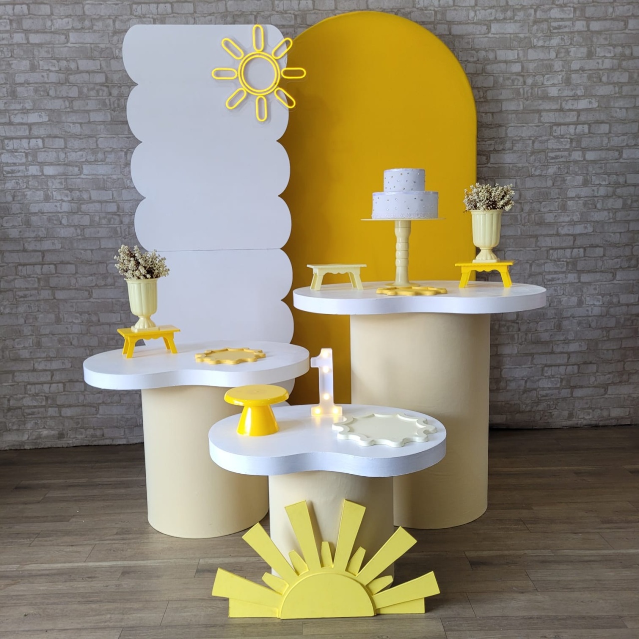 Alugue Tema Para Festa Decoração Minha Primeira Volta Ao Sol Tecido ( Modelo 5 ) - Tallentos Decorações 