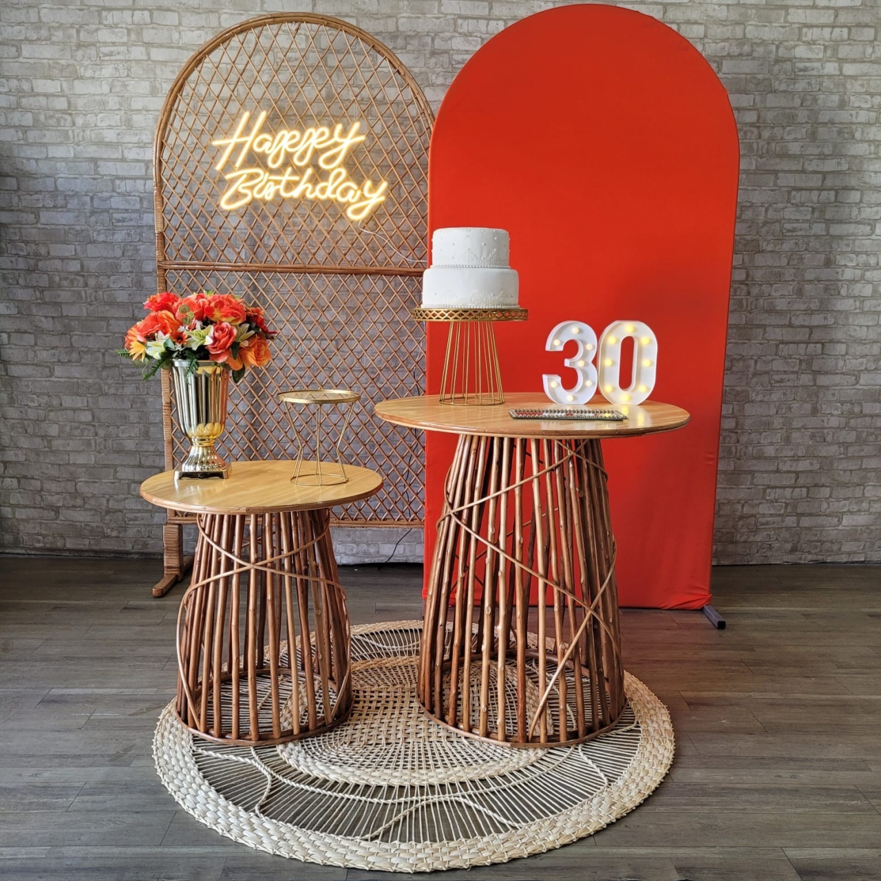 Alugue Tema Para Festa Decoração Happy Laranja Tecido ( Modelo 1 ) - Tallentos Decorações 