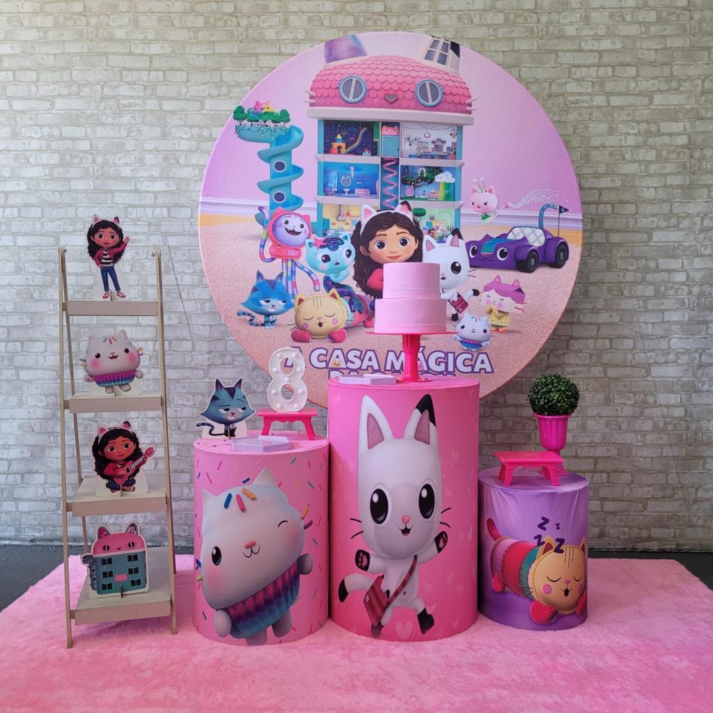 Alugue Tema Para Festa Decoração A Casa Mágica da Gabby Tecido ( Modelo 2 ) - Tallentos Decorações 