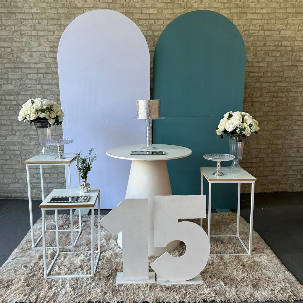 Alugue Tema Para Festa Decoração Branco Com Azul Tecido ( Modelo 1 ) - Tallentos Decorações 