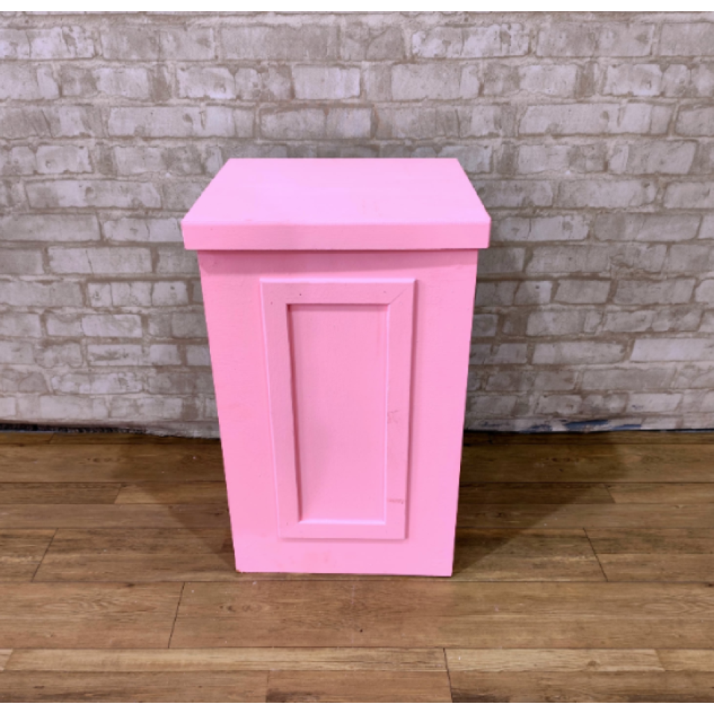 Alugue Mesa de Cubo Boiserie Rosa Chiclete P - Rosa Chiclete - Tallentos Decorações 