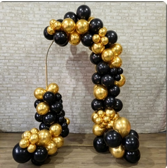 Arco de Balão Pronto Com 4 Metros Preto E Dourado - Tallentos Decorações 