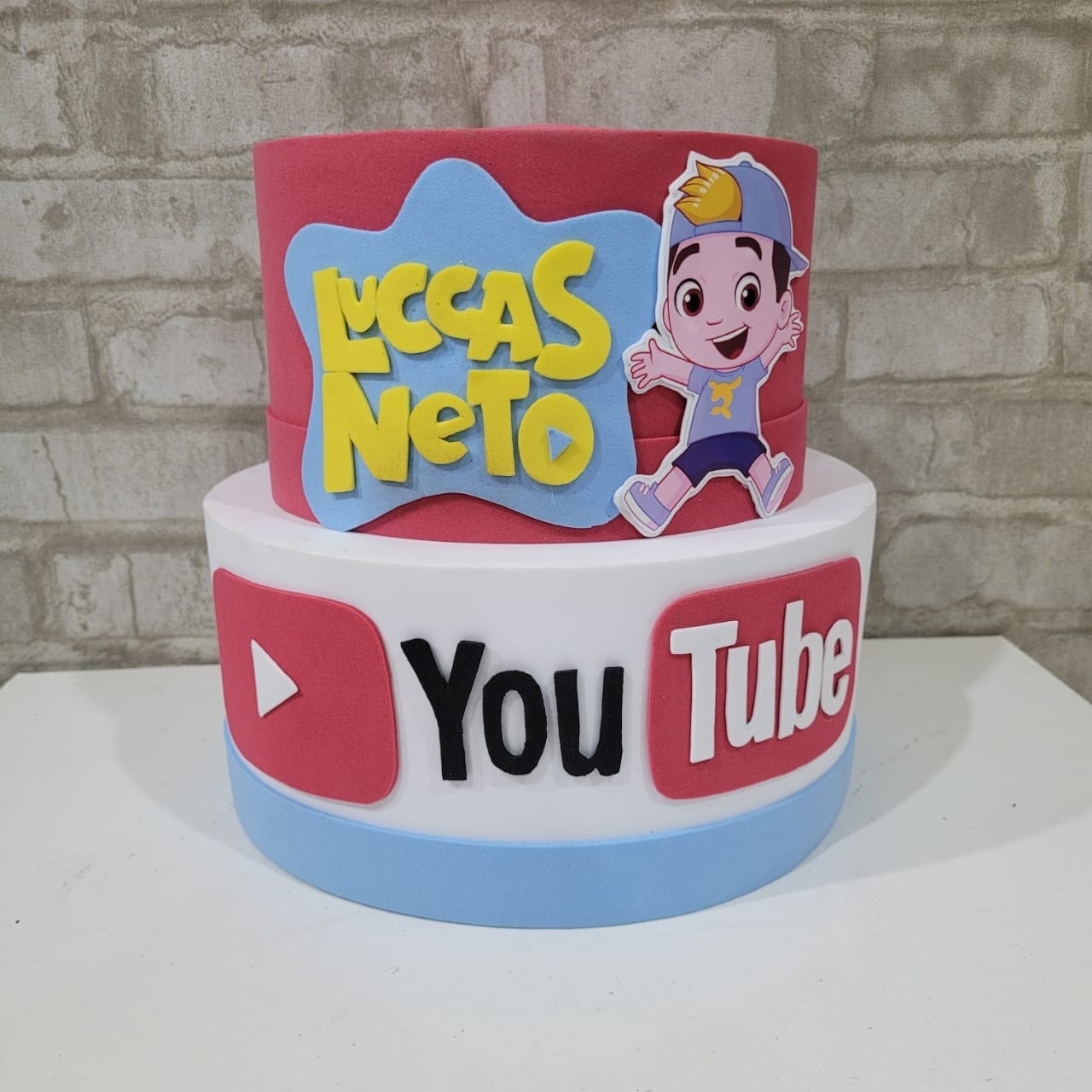 Alugue Bolo Fake Tema - Luccas Neto - Tallentos Decorações 