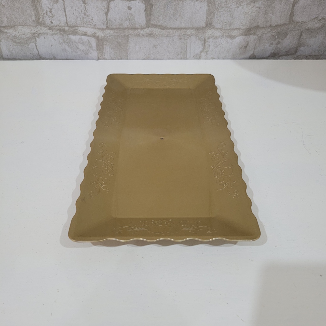 Alugue Bandeja Retangular Dourada - Tallentos Decorações 