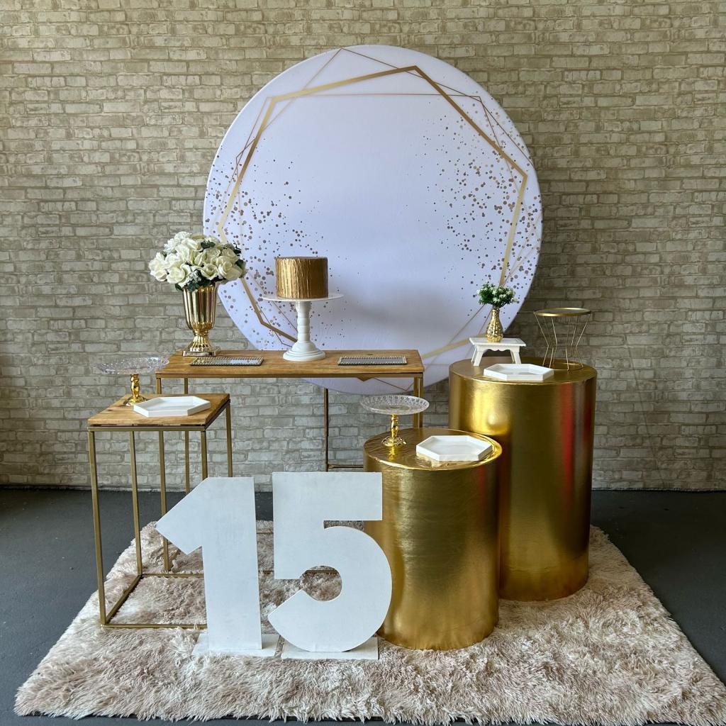 Alugue Tema Para Festa Decoração Branco Com Dourado Tecido ( Modelo 1 ) - Tallentos Decorações 