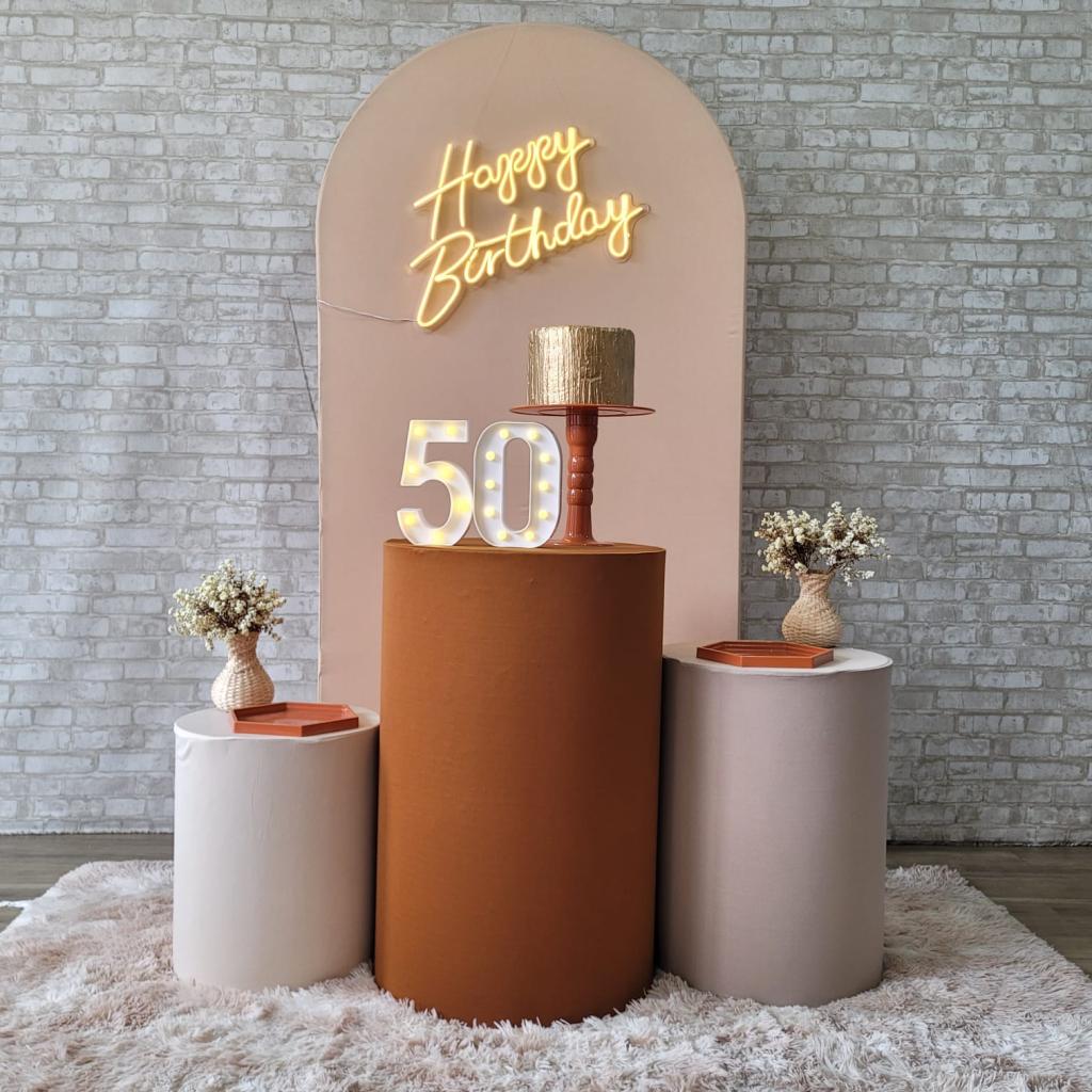 Alugue Tema Para Festa Decoração Happy Nude Tecido ( Modelo 2 ) - Tallentos Decorações 