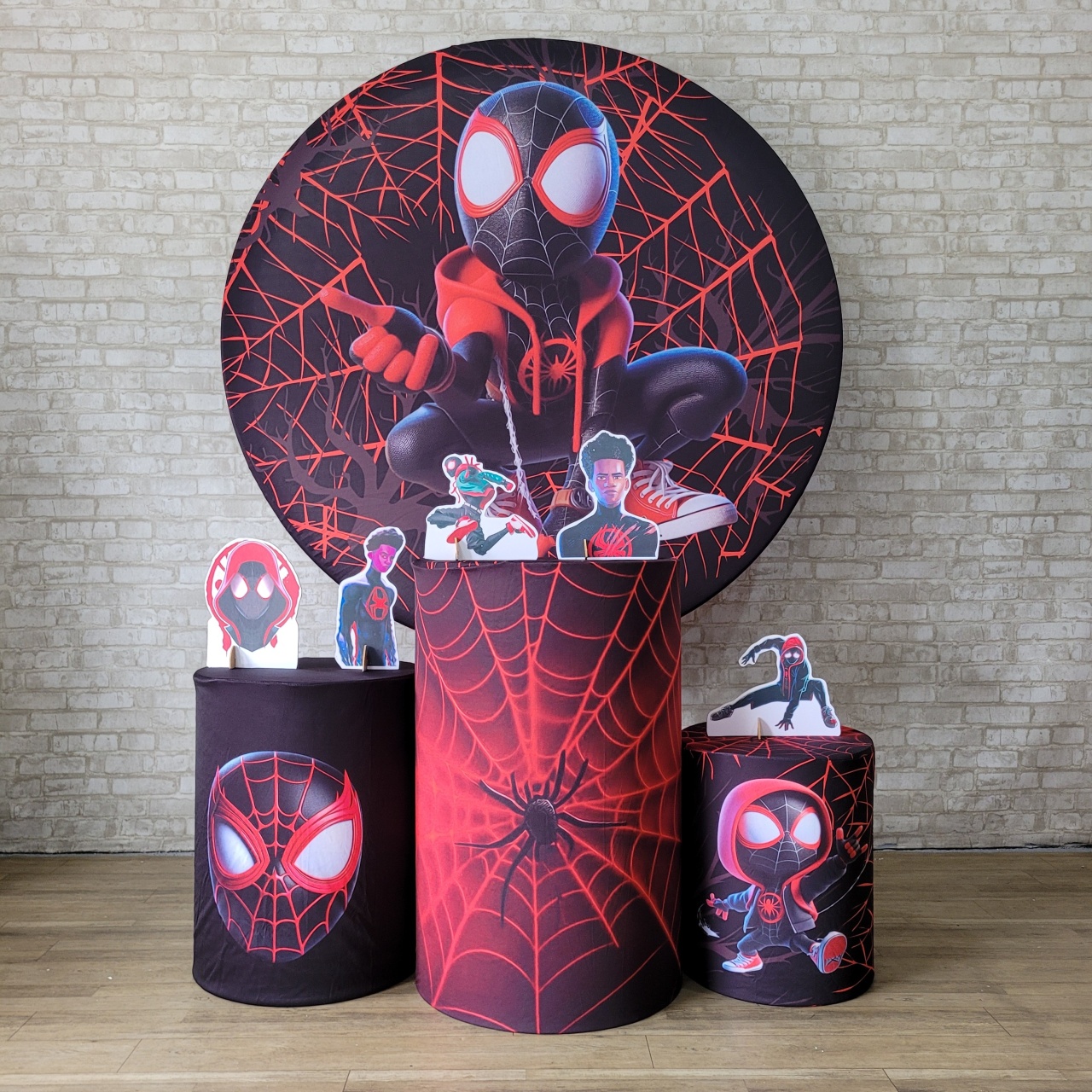 Alugue Tema Para Festa Decoração Miles Morales Tecido ( Modelo 1 ) - Tallentos Decorações 