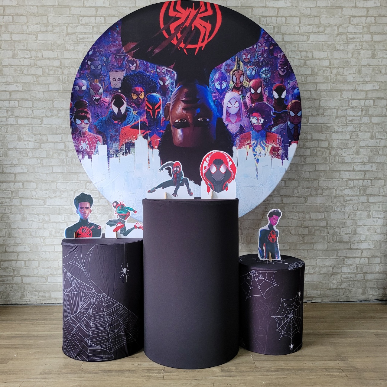 Alugue Tema Para Festa Decoração Miles Morales Tecido ( Modelo 5 ) - Tallentos Decorações 