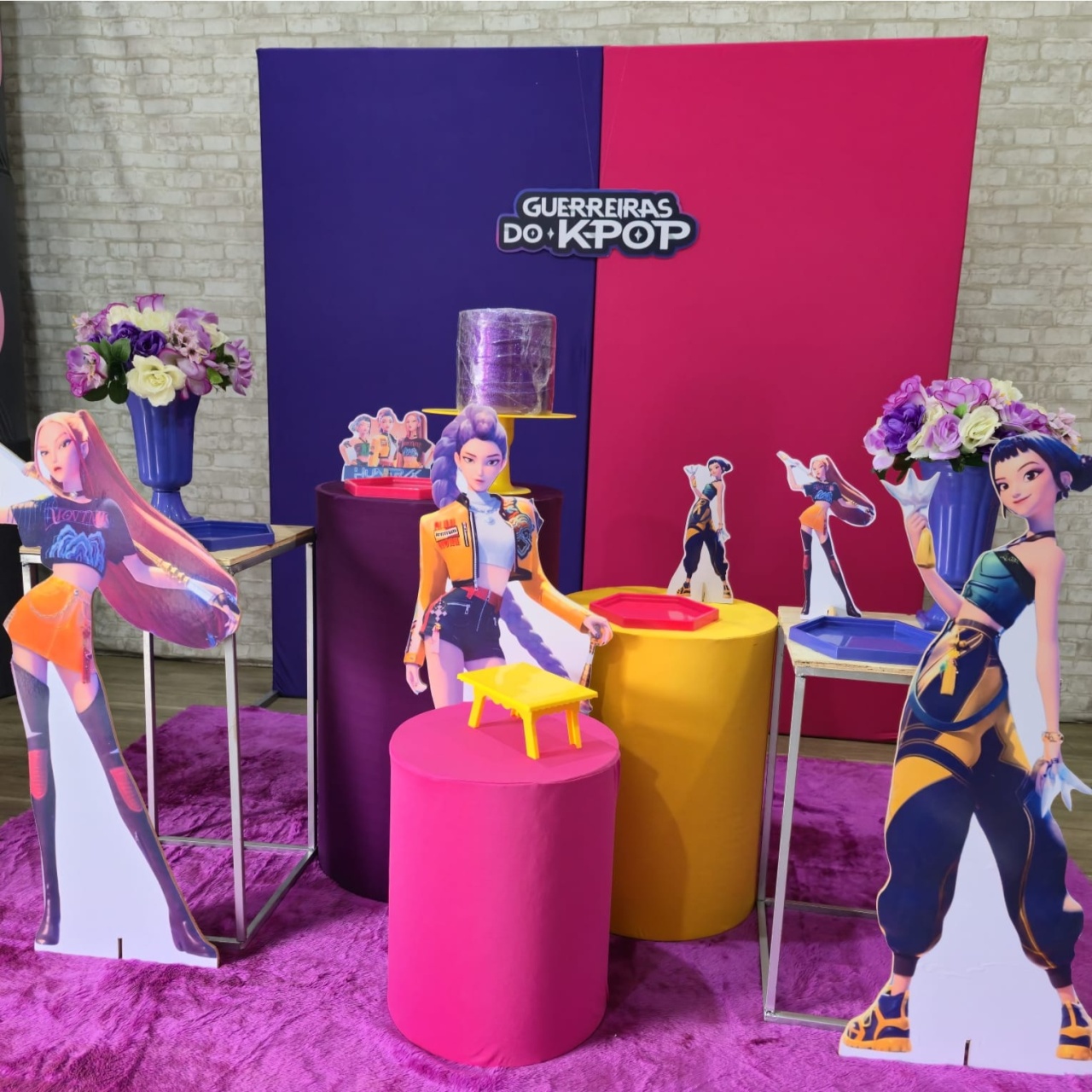 Alugue Tema Para Festa Decoração Guerreiras Do K-Pop Tecido ( Modelo 5) - Tallentos Decorações 