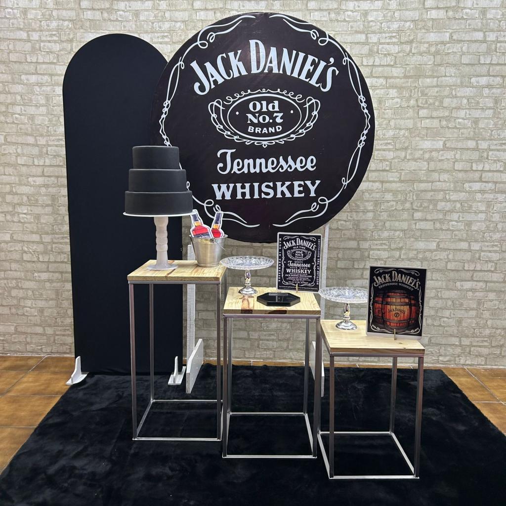 Alugue Tema Para Festa Decoração Jack Daniels Tecido ( Modelo 3 ) - Tallentos Decorações 