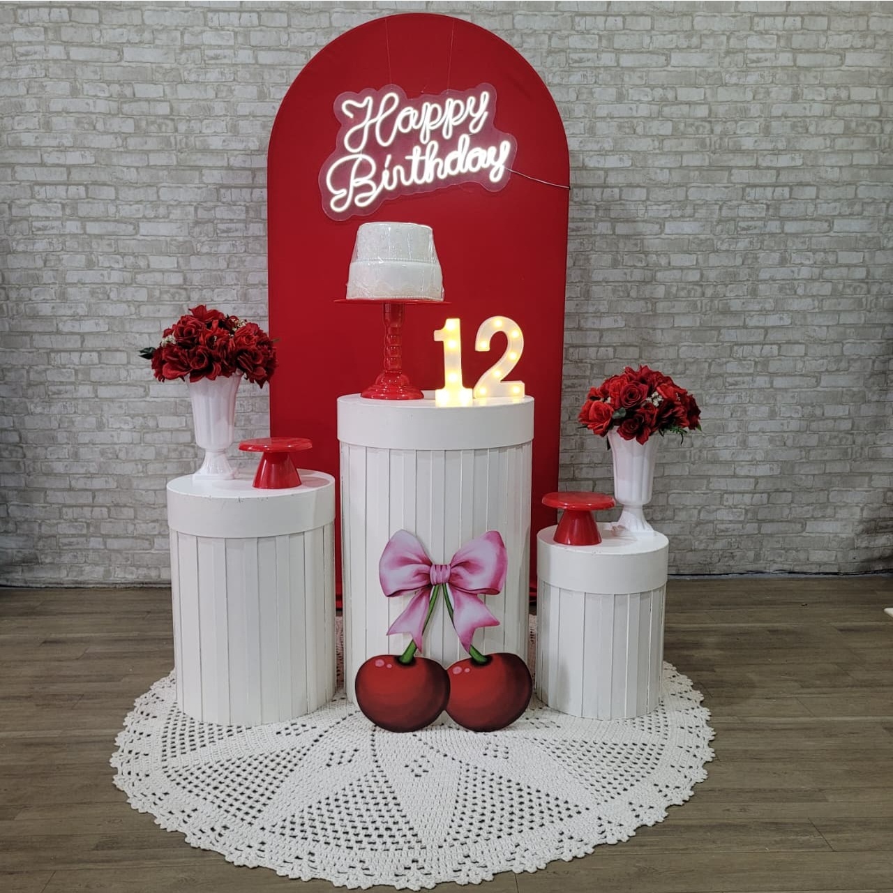 Alugue Tema Para Festa Decoração Cereja Tecido - Tallentos Decorações 