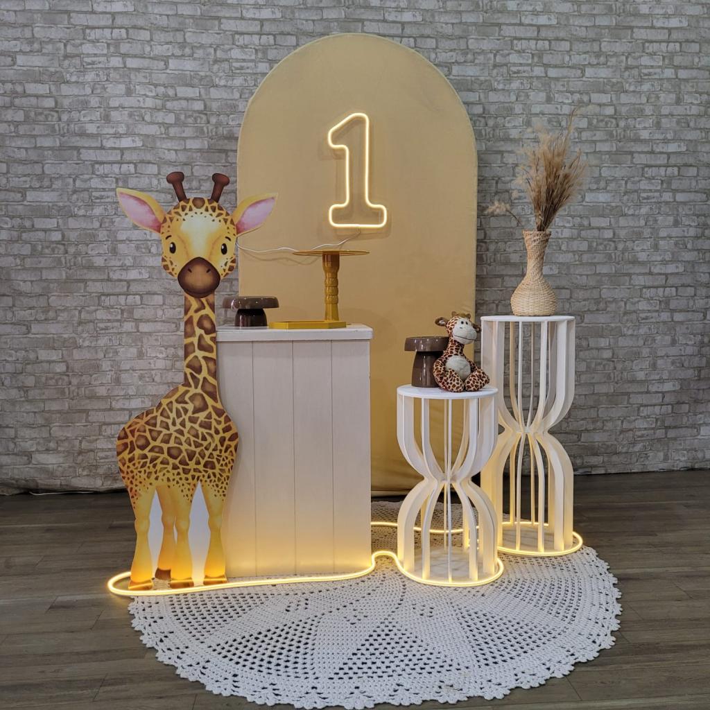 Alugue Tema Para Festa Decoração Girafa Tecido - Tallentos Decorações 