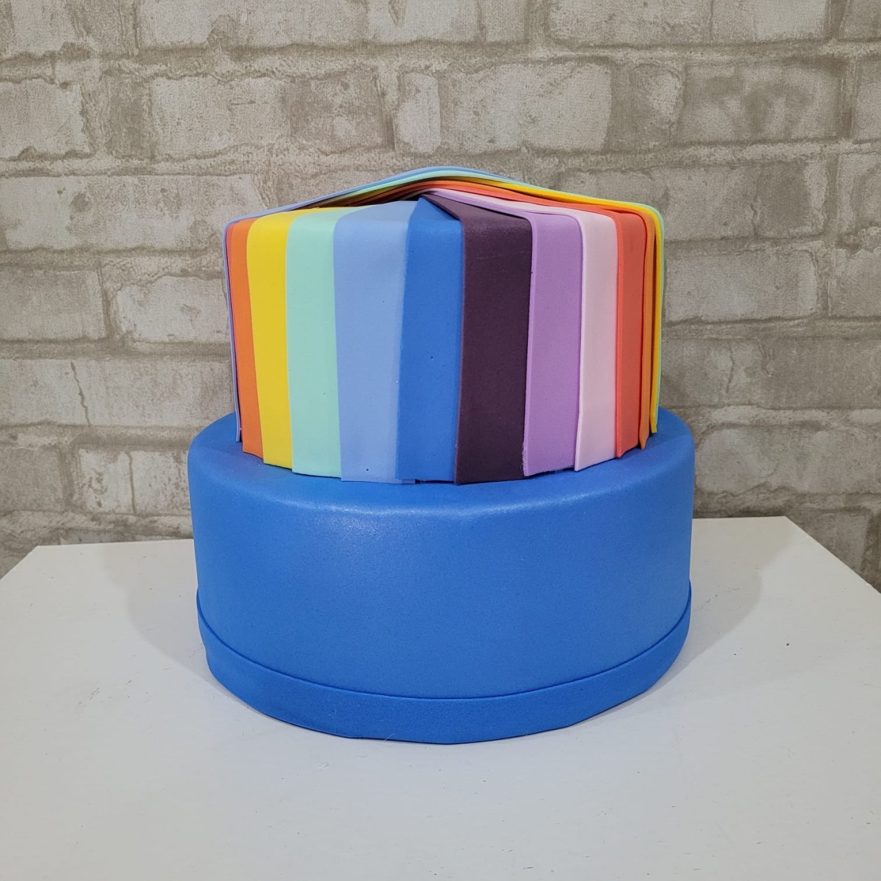 Alugue Bolo Fake Tema - Colorido - Tallentos Decorações 