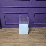 Alugue Mesa Cubo Expositor de Acrílico Pequeno - imagem 2