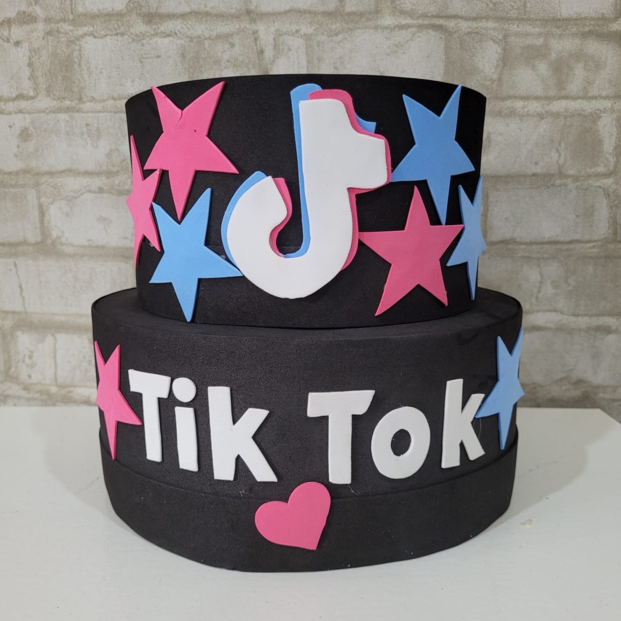Alugue Bolo Fake Tema - Tik Tok - Tallentos Decorações 