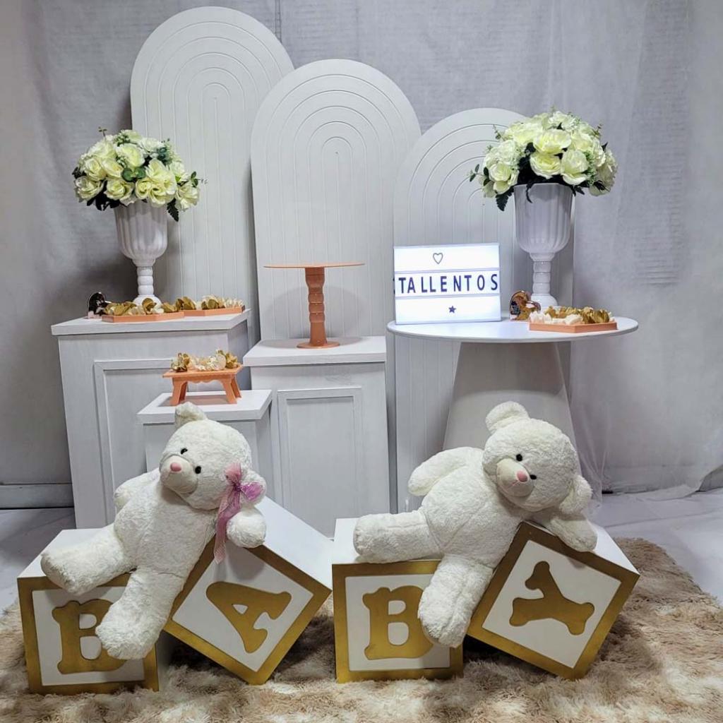 Alugue Tema Para Festa Decoração Chá Revelação Branco Ursinho Tecido (Modelo 4 ) - Tallentos Decorações 