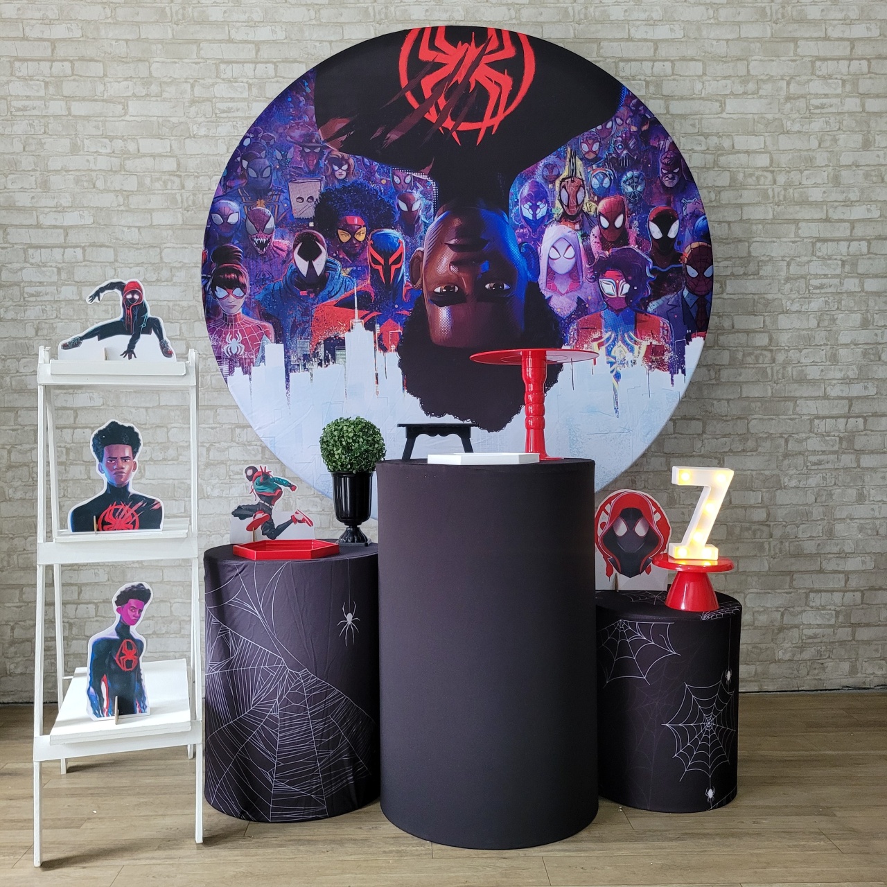Alugue Tema Para Festa Decoração Miles Morales Tecido ( Modelo 6 ) - Tallentos Decorações 