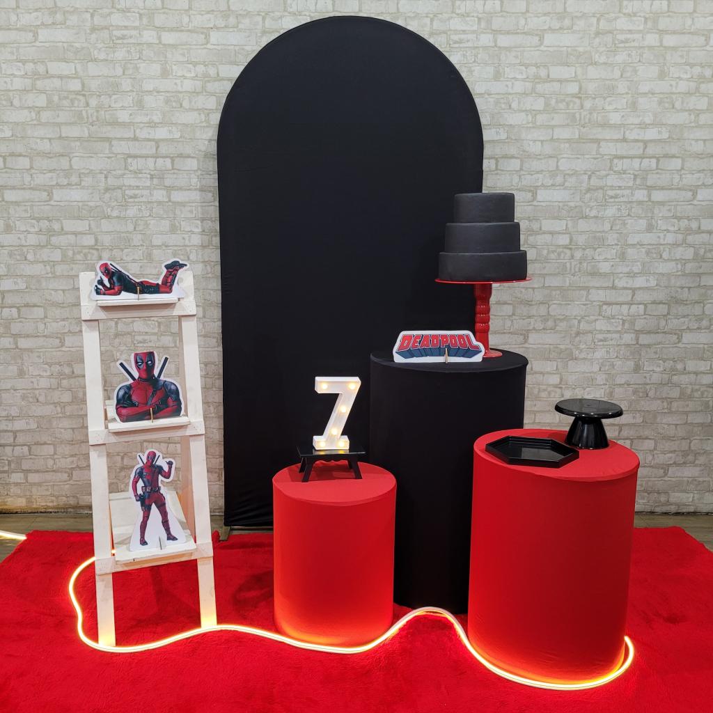 Alugue Tema Para Festa Decoração Dead Pool Modelo Personalizado Tecido - Tallentos Decorações 