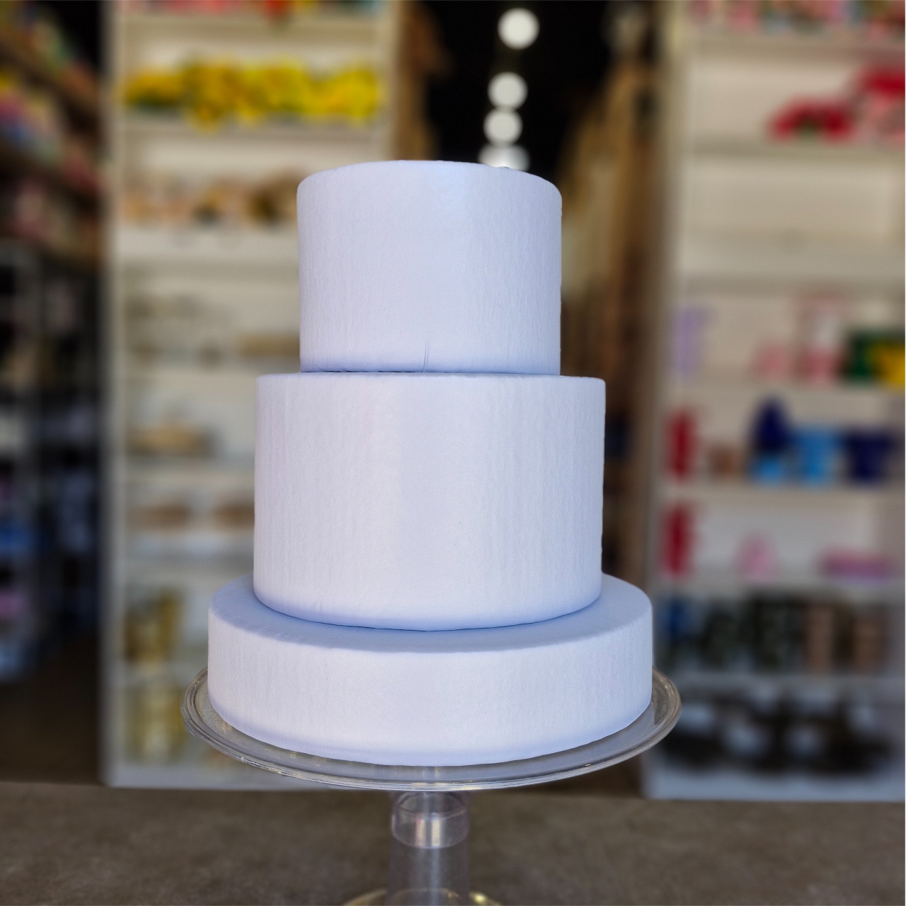 Alugue Bolo Fake Branco 3 Andares - Tallentos Decorações 