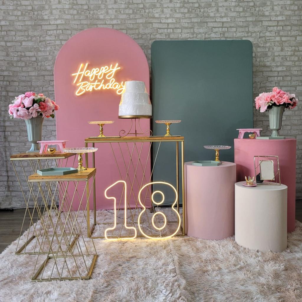 Alugue Tema Para Festa Decoração Rosa Com Verde Tecido ( Modelo 1 ) - Tallentos Decorações 