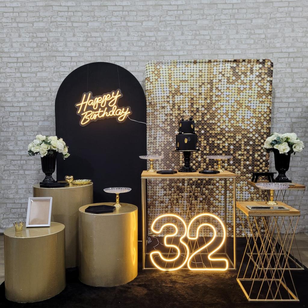 Alugue Tema Para Festa Decoração Preto Com Dourado Tecido ( Modelo 1 ) - Tallentos Decorações 