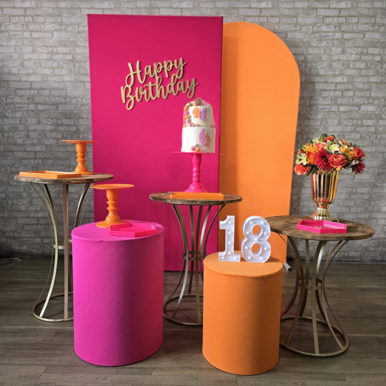 Alugue Tema Para Festa Decoração Happy Laranja Com Rosa Tecido ( Modelo 2 ) - Tallentos Decorações 