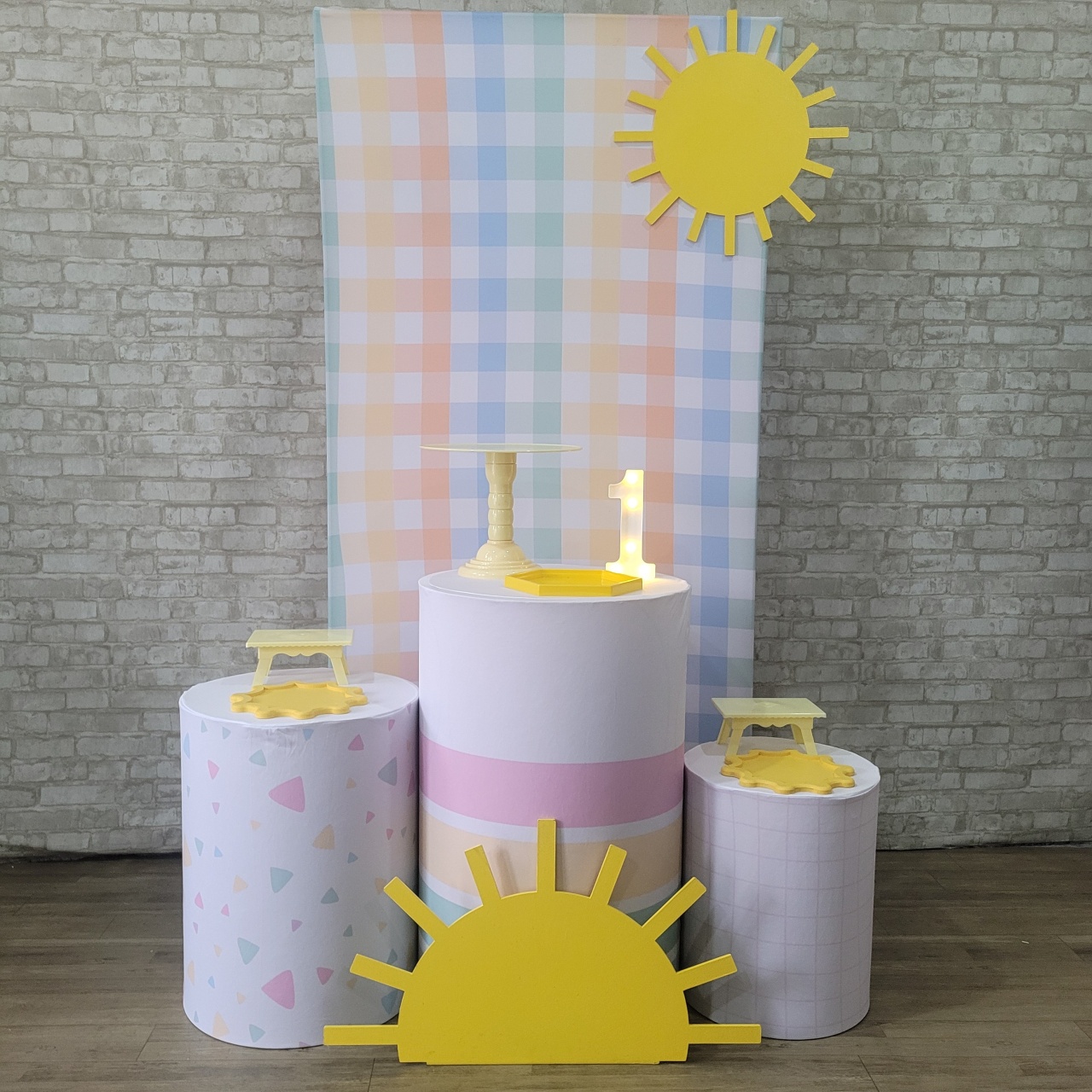 Alugue Tema Para Festa Decoração Minha Primeira Volta Ao Sol Tecido ( Modelo 4 ) - Tallentos Decorações 