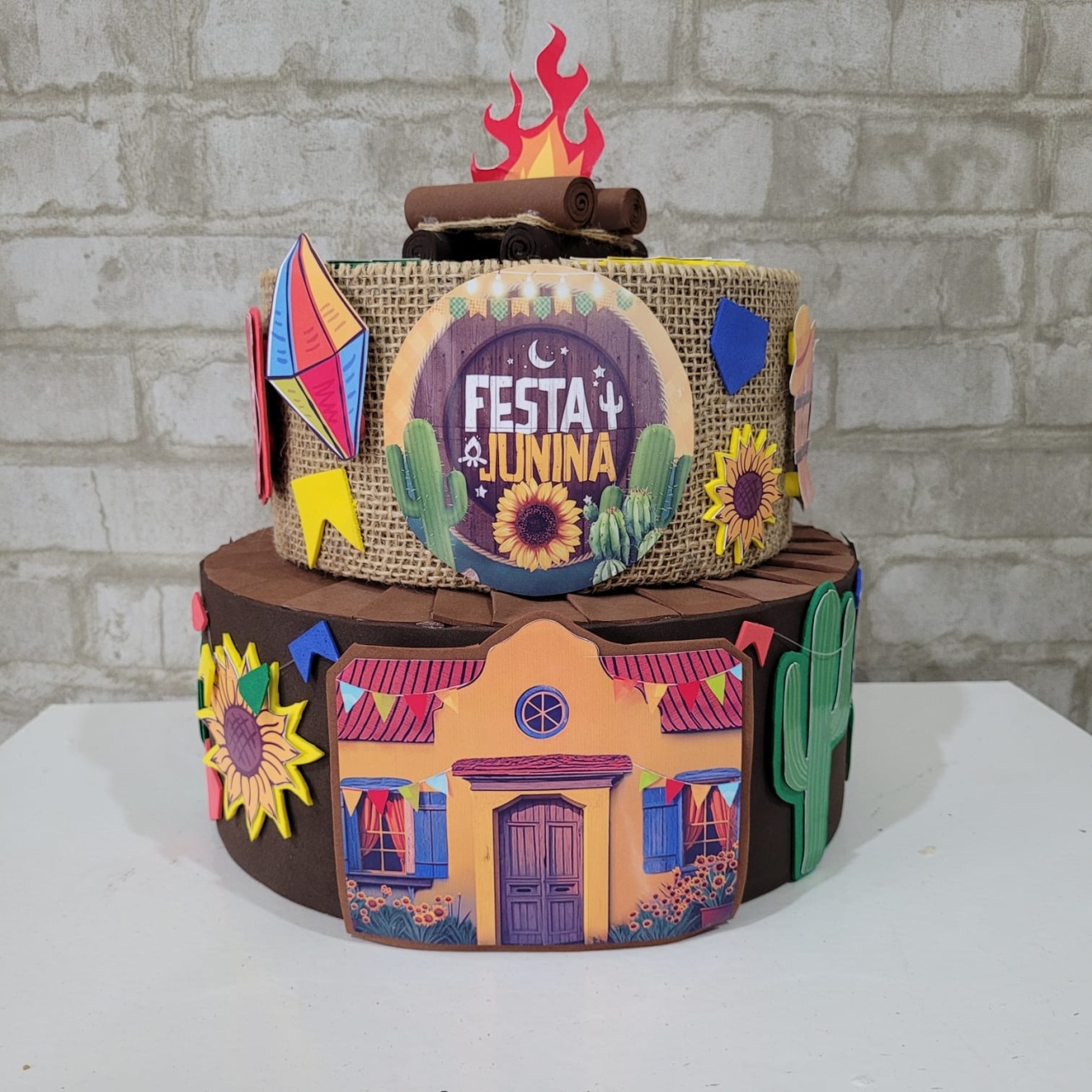 Alugue Bolo Fake Tema - Festa Junina - Tallentos Decorações 
