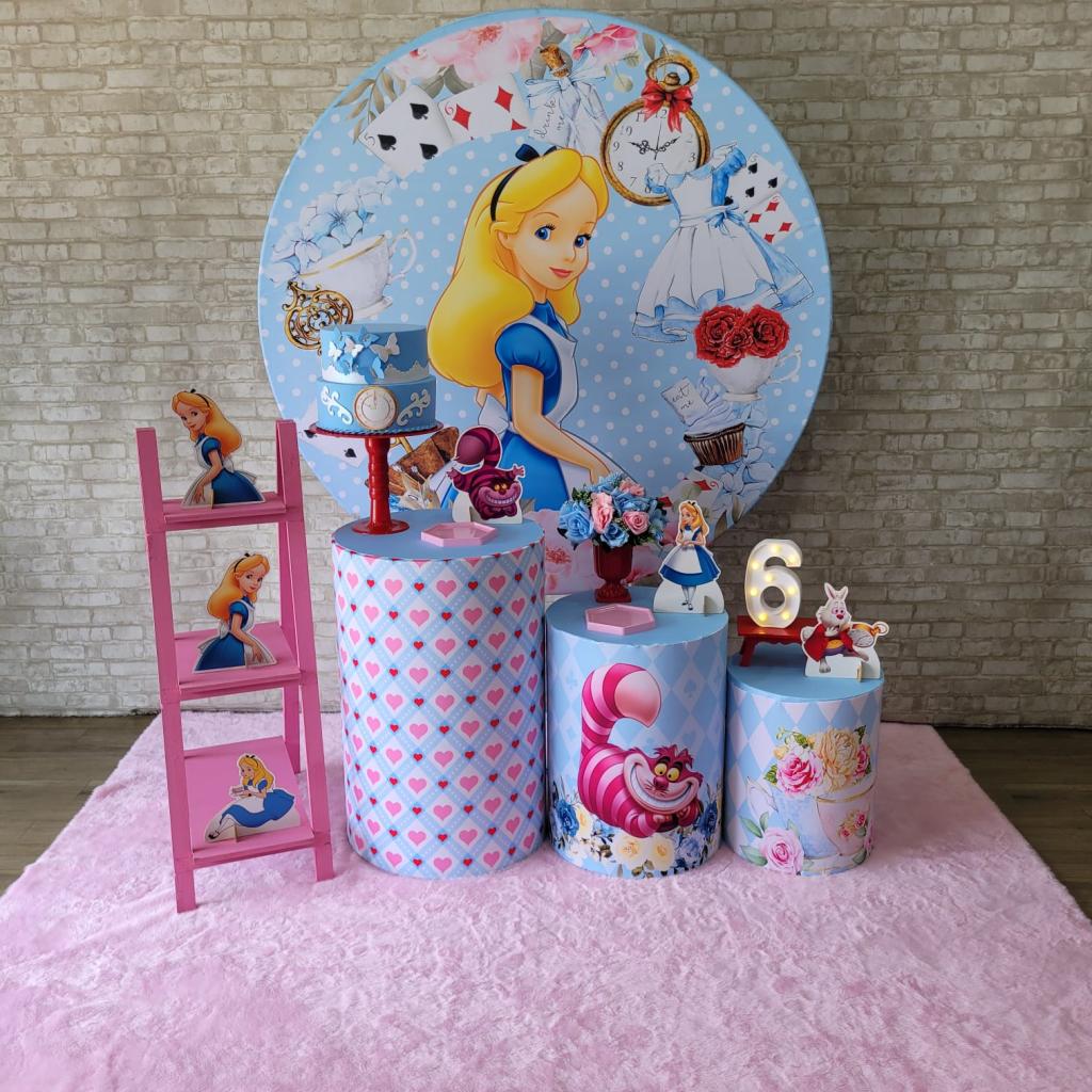 Alugue Tema Para Festa Decoração Alice No País das Maravilhas Tecido ( Modelo 3 ) - Tallentos Decorações 