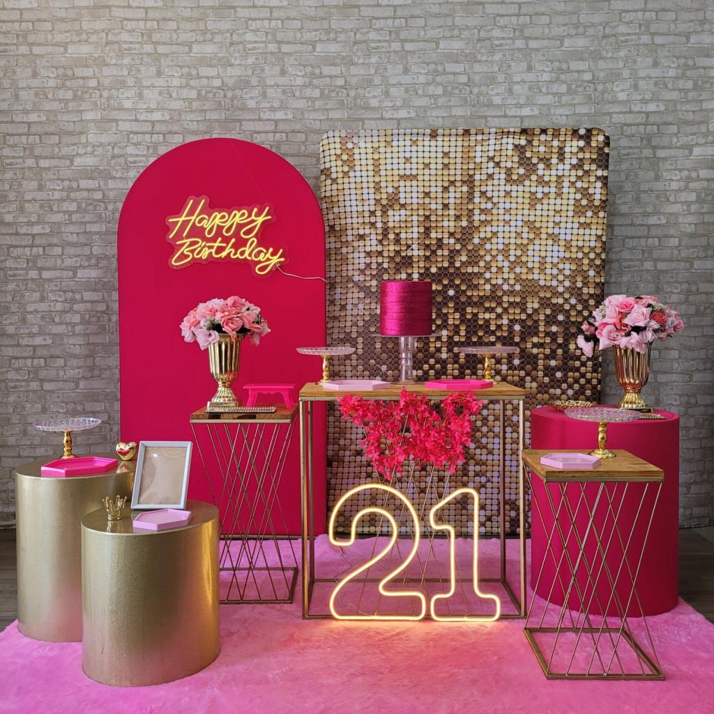 Alugue Tema Para Festa Decoração Rosa Tecido ( Modelo 5 ) - Tallentos Decorações 