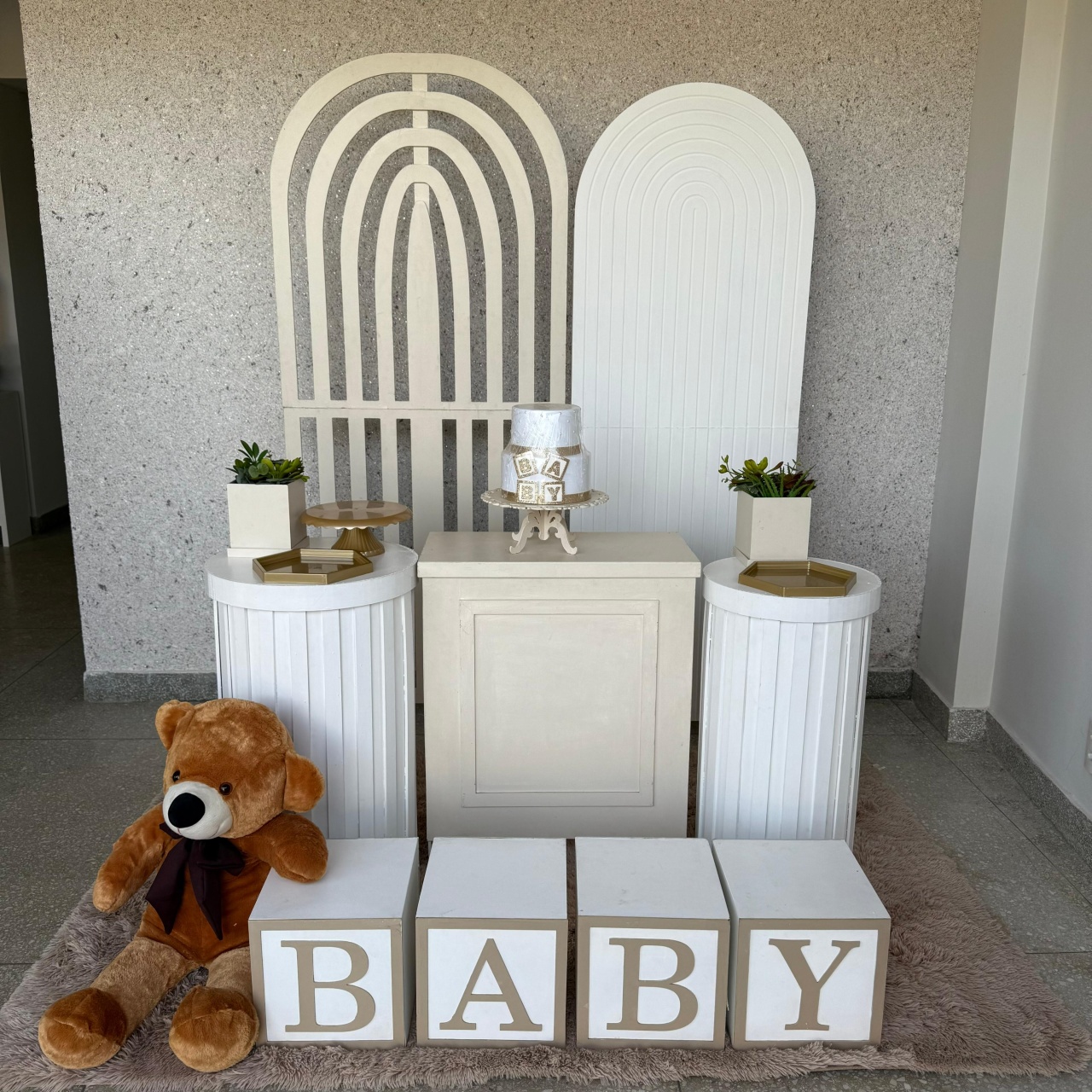 Kit Bege Com Branco Com Bege Cha de Bebe / Fralda 4 - Jk festas