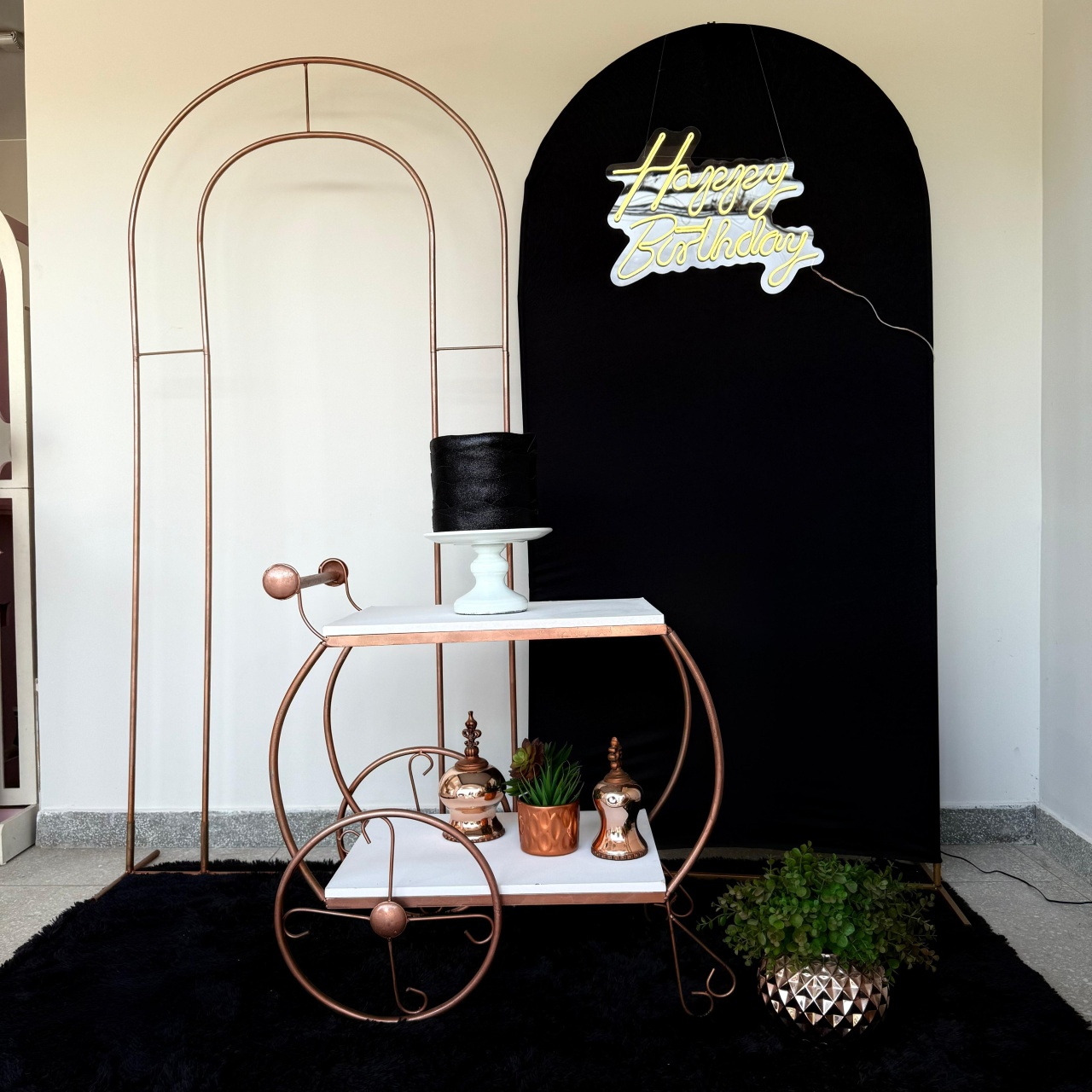 Kit Prato Com Dourado (Painel E Carrinho Estão Na Cor Dourado Atualmente) - Jk festas