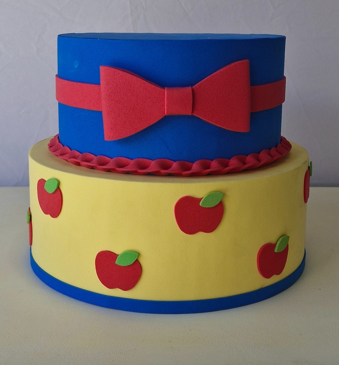 Bolo Fake Branca de Neve - BEMDEFESTA