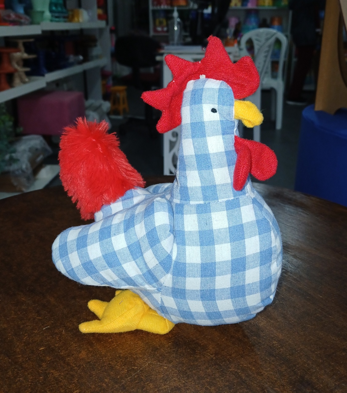 Galinha Xadrez Azul de Pelúcia - BEMDEFESTA